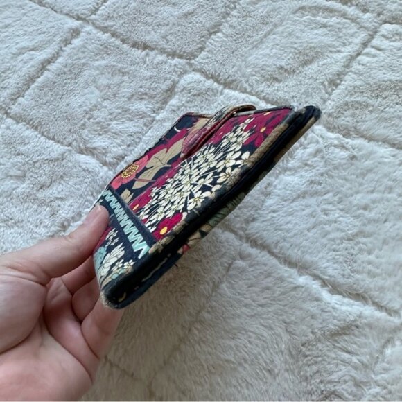Vera Bradley | Happy Snails | Passport Cover - Picture 5 of 11